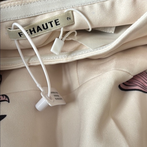 Elegant Cream Dress with Pink Accents - Picture 4 of 4